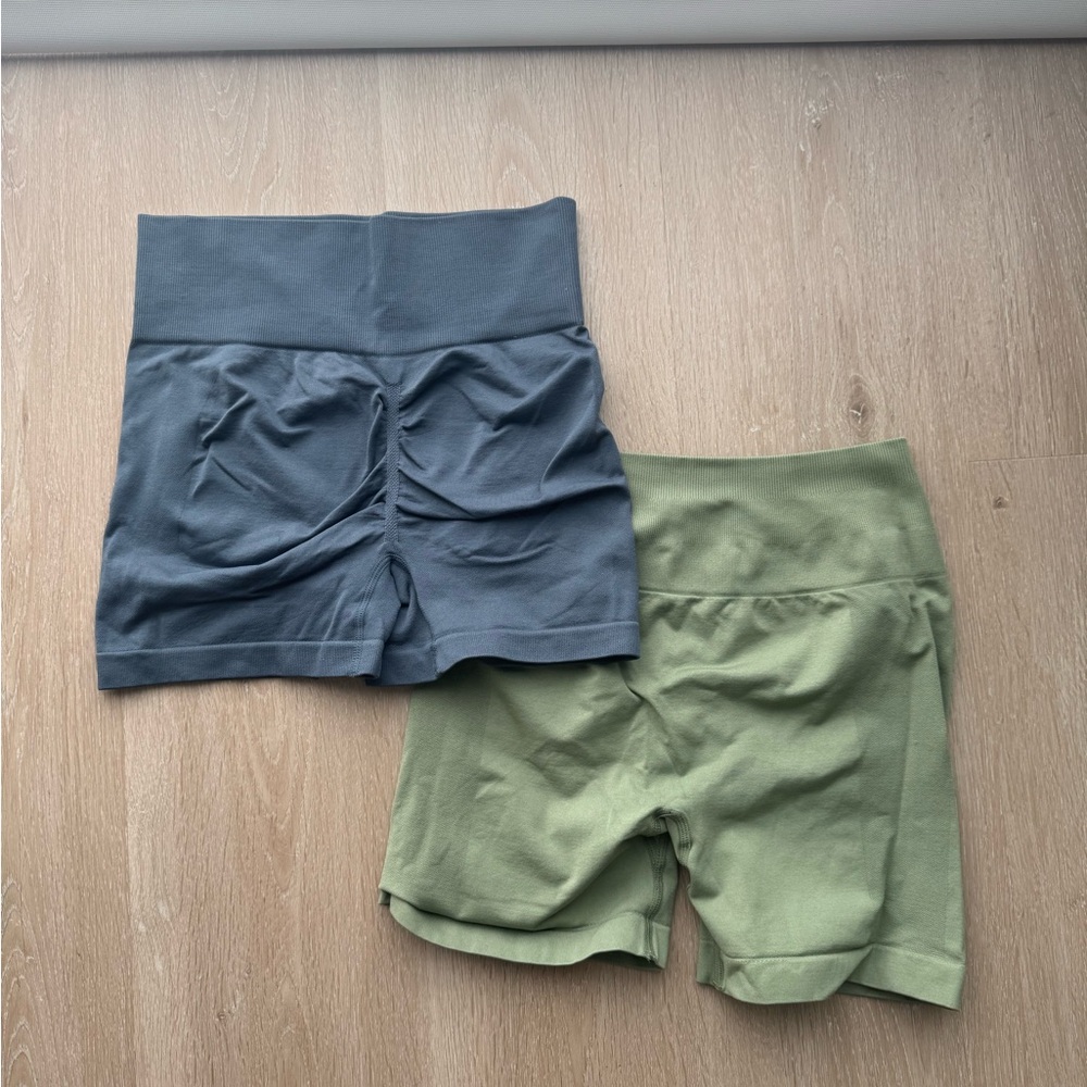 High-Waisted Blue and Green Shorts Set